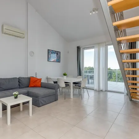 Diamond Seaview Penthouse Lejlighed