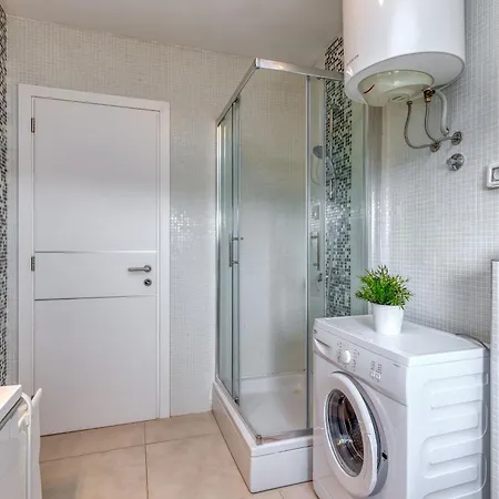 Diamond Seaview Penthouse Апартаменты *