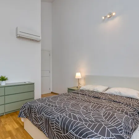 Diamond Seaview Penthouse Lejlighed