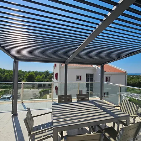 Diamond Seaview Penthouse * Peroj