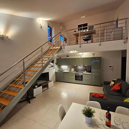 Diamond Seaview Penthouse Апартаменты Перой