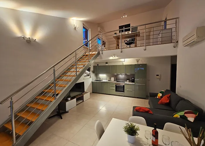 Diamond Seaview Penthouse Apartment Peroj