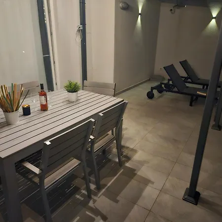 Diamond Seaview Penthouse 公寓