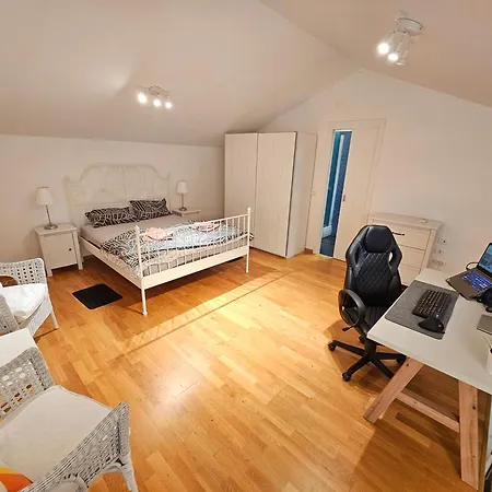 Diamond Seaview Penthouse アパート
